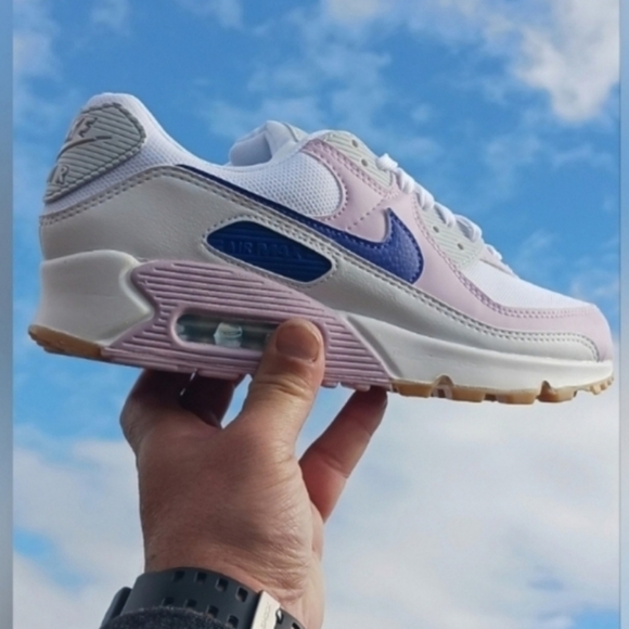 Nike Shoes - 💎 HP 💎 Nike Air Max 90 Streetwear Shoes size 7 Men/8.5 Women